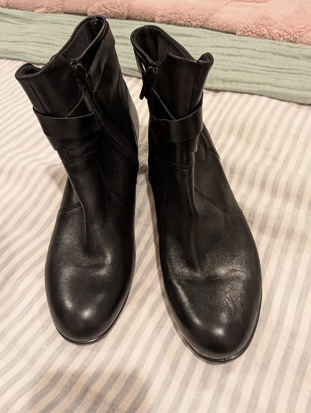 Ecco Black Leather Ankle Boots - Size 40